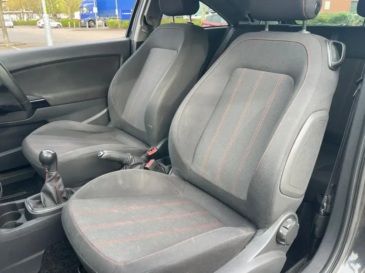 Second-hand Vauxhall Corsa 2014 Negru Hatchback
