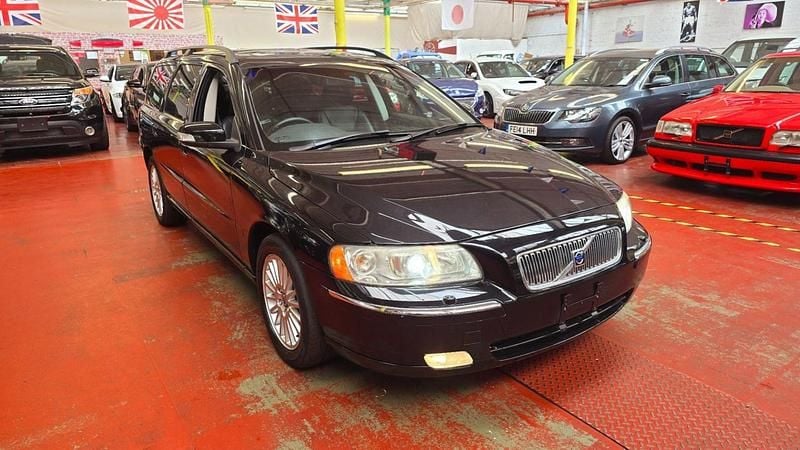 Used Volvo V70 SE 2025 Black Estate