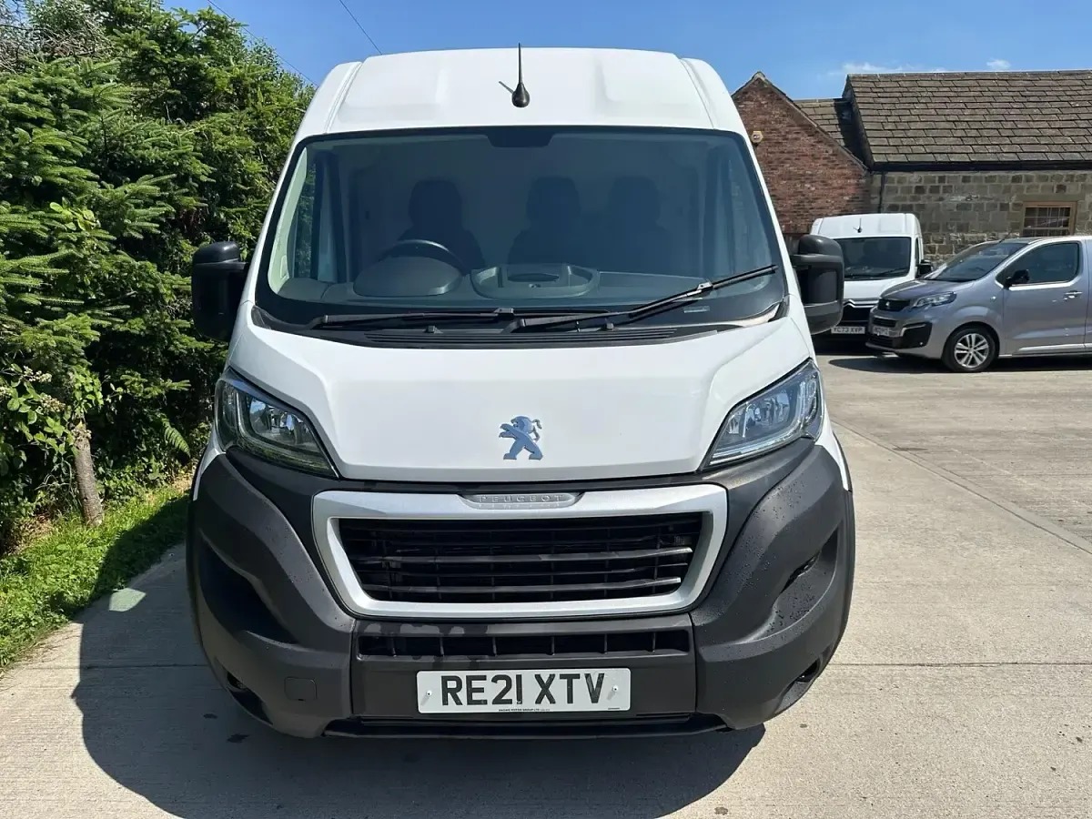 Used Peugeot Boxer 140 HP (102 kW) 2021 White Van