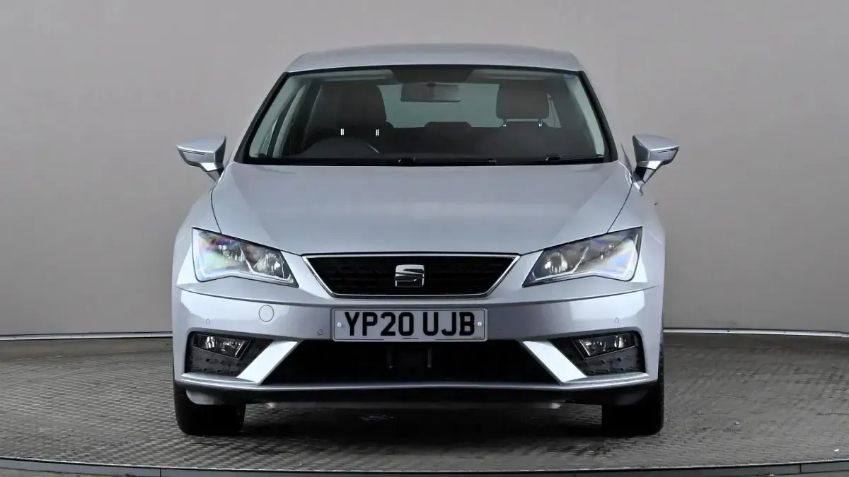 Used Seat Leon SE Dynamic 115 HP (84 kW) 2020 Silver Hatchback