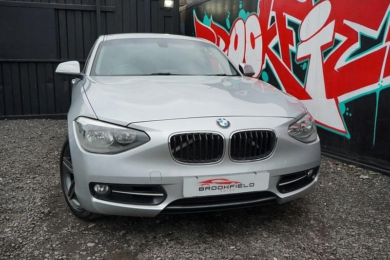 Begagnad BMW 120 Sport Line 184 HK (135 kW) 2011 Silver Halvkombi