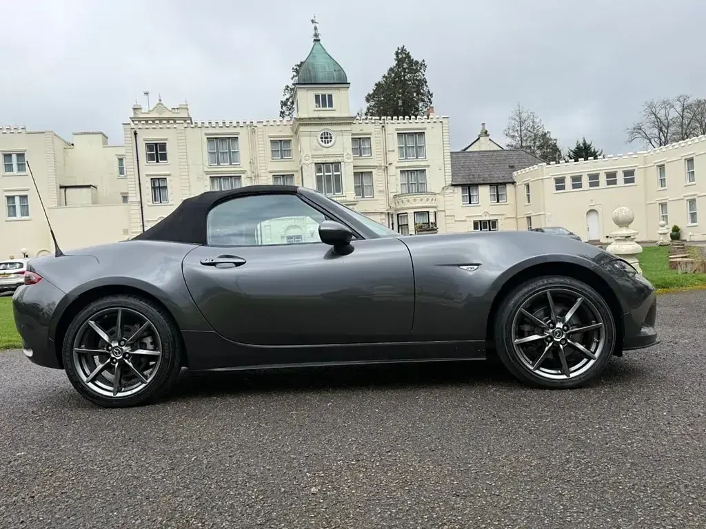 Usado Mazda MX5 Inclusive 184 CV (135 kW) 2019 Gris Descapotable