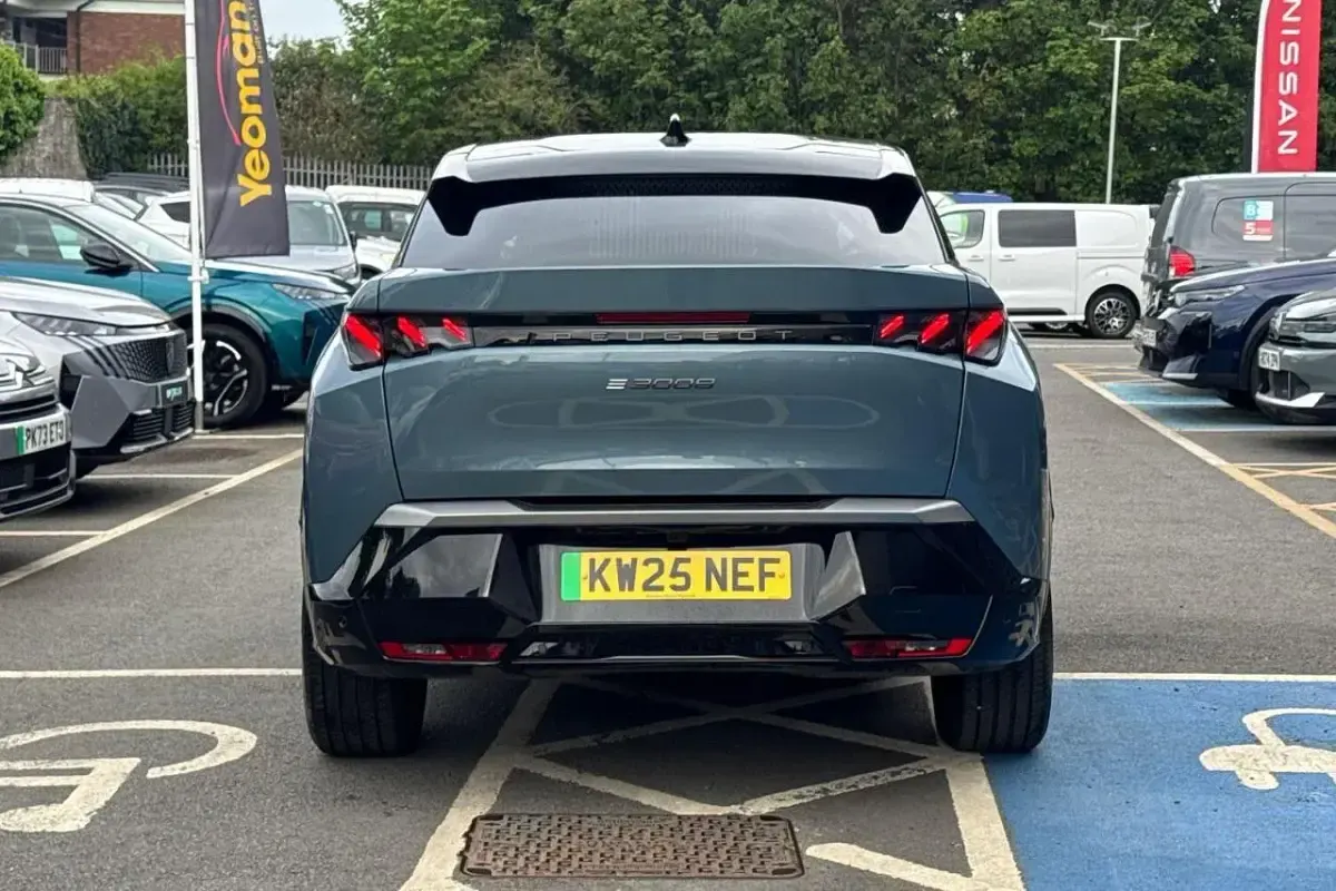Usado Peugeot e-3008 GTi 156 kW (213 CV) 2025 Azul SUV