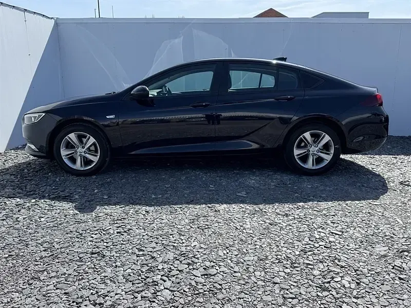 Used Vauxhall Insignia Design Edition 165 HP (121 kW) 2018 Blue Hatchback