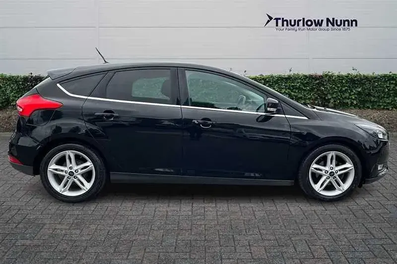 Used Ford Focus Zetec 125 HP (91 kW) 2017 Black Hatchback