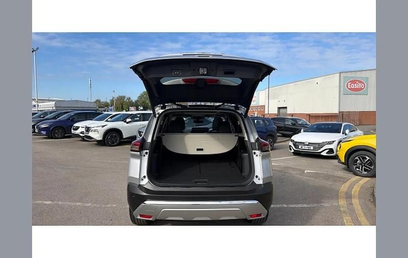 Neu Nissan X-Trail Tekna+ 213 PS (156 kW) 2026 Silber SUV