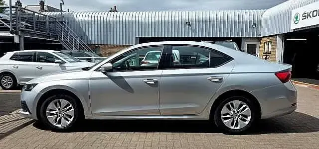 Used Skoda Octavia SE 110 HP (80 kW) 2023 Brilliant silver metallic Hatchback