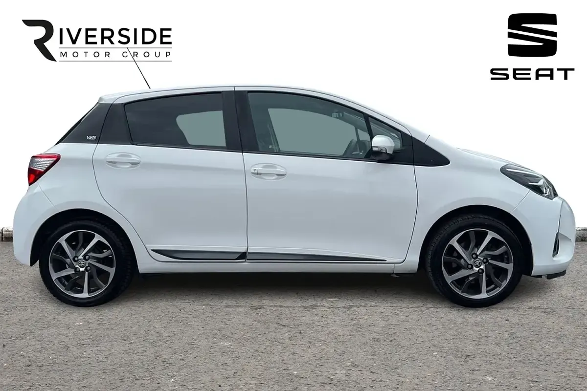 Used Toyota Yaris 111 HP (81 kW) 2020 Pure white Hatchback