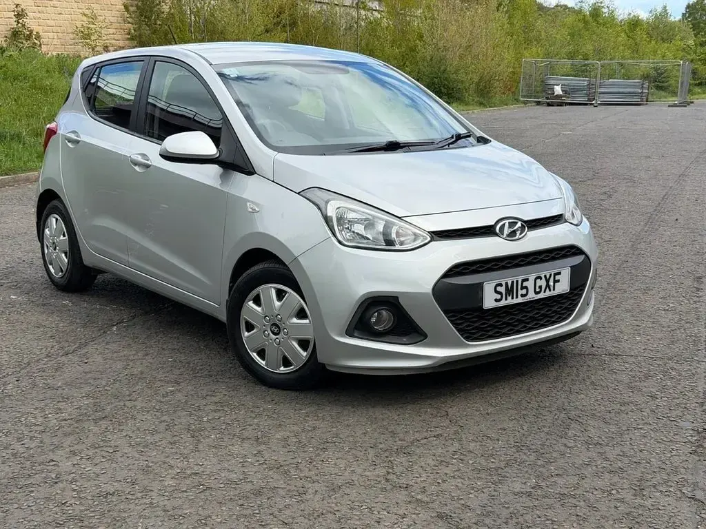 Used Hyundai i10 SE 87 HP (63 kW) 2015 Silver Hatchback