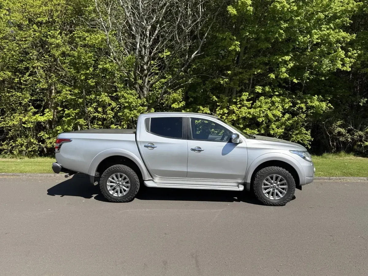 Usado Mitsubishi L200 181 HP (133 kW) 2018 Prateado Pickup