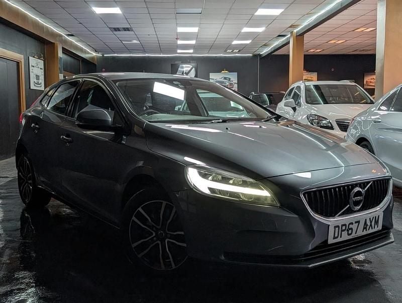 Used Volvo V40 Momentum 122 HP (89 kW) 2018 Grey Hatchback