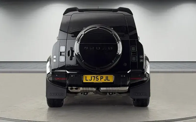 Used Land Rover Defender HSE Dynamic 350 HP (257 kW) 2025 Santorini black SUV