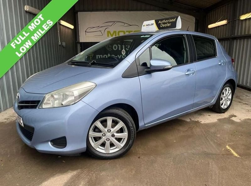 Used Toyota Yaris 101 HP (74 kW) 2012 Blue Hatchback