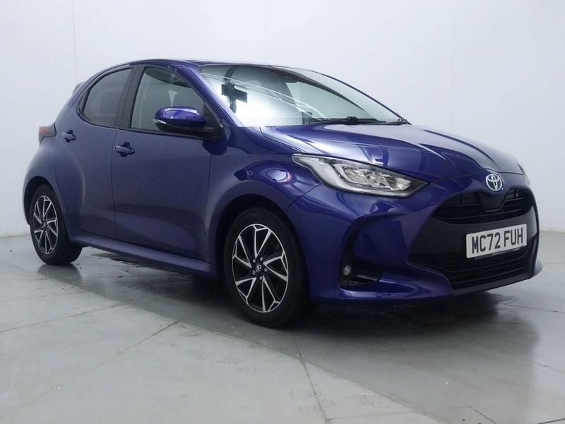 Used Toyota Yaris Hybrid Design 116 HP (85 kW) 2023 Blue Hatchback