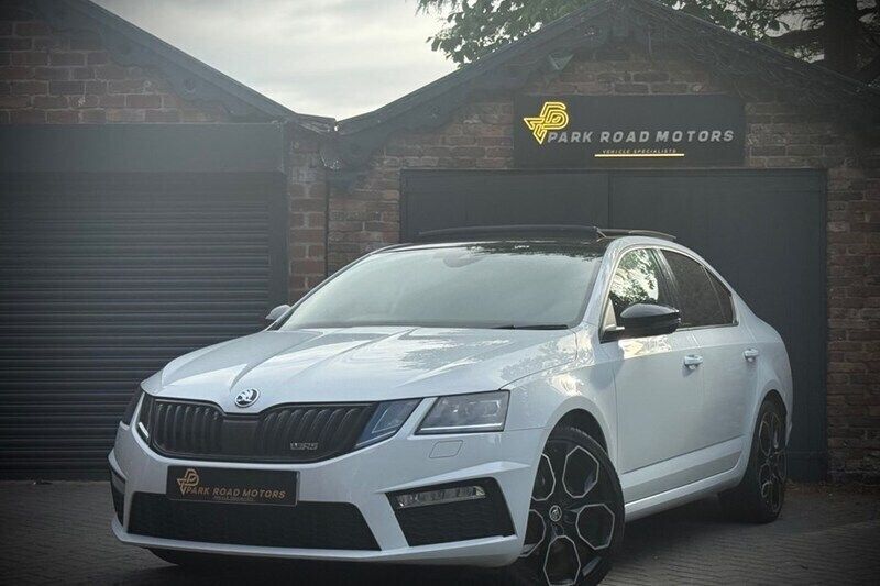 White Used 2018 Skoda Octavia vRS Hatchback | £15,195 (Fair price) - Image 1/1