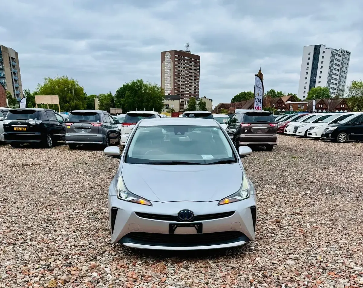 Used Toyota Prius Active 122 HP (89 kW) 2019 Silver Hatchback