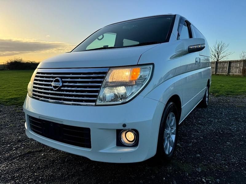 White Used 2006 Nissan Elgrand MPV | £8,495 (Good price) - Image 1/4