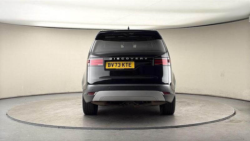 Used Land Rover Discovery 5 S 300 HP (220 kW) 2023 Santorini black SUV