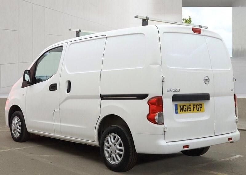 Used Nissan NV200 Tekna 110 HP (80 kW) 2015 White MPV