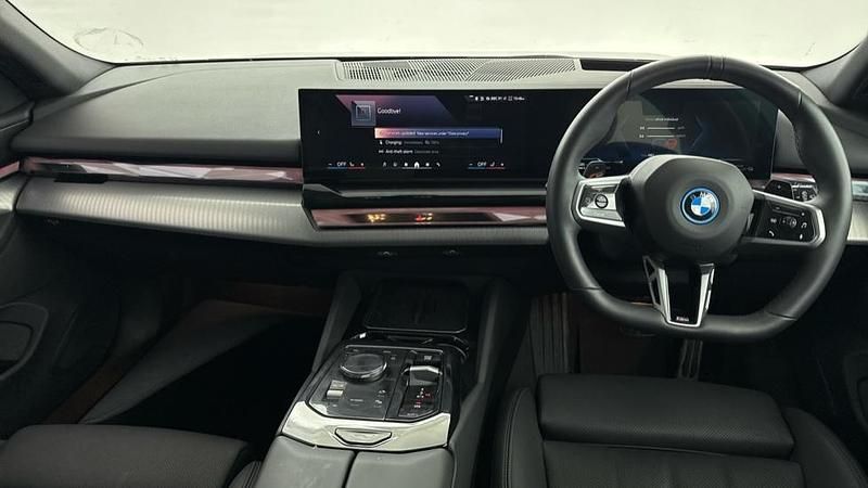 Used BMW 530e M Sport 295 HP (216 kW) 2025 Blue Estate