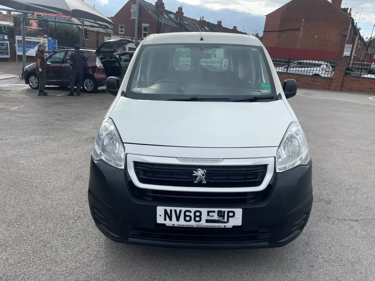 Second-hand Peugeot Partner S 2019 Alb Monovolum