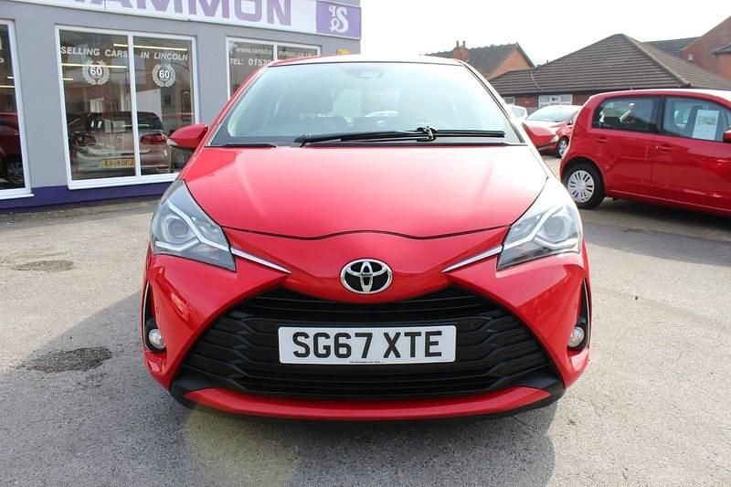 Used Toyota Yaris 2017 Red Hatchback