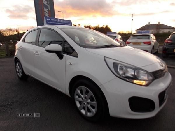 White Used 2015 Kia Rio Air Hatchback | £5,995 (Fair price) - Image 1/4