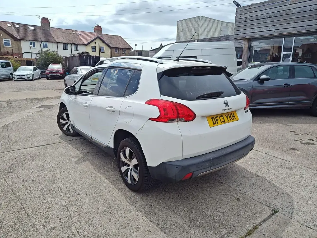Used Peugeot 2008 Allure 120 HP (88 kW) 2013 White SUV