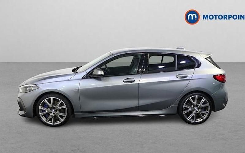 Begagnad BMW M135 306 HK (225 kW) 2024 Grå Halvkombi