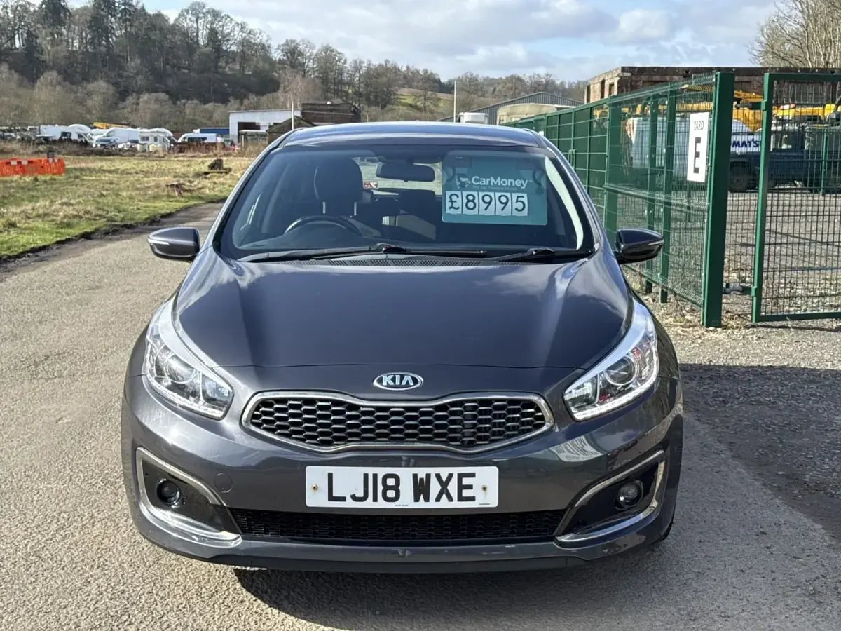 Usado Kia Ceed 2018 Plateado Utilitario