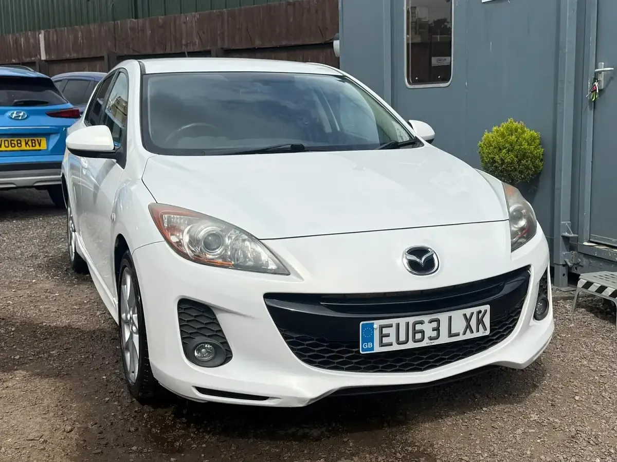 Used Mazda 3 2013 White Hatchback