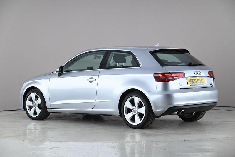 Begagnad Audi A3 Sport 150 HK (110 kW) 2016 Silver Halvkombi