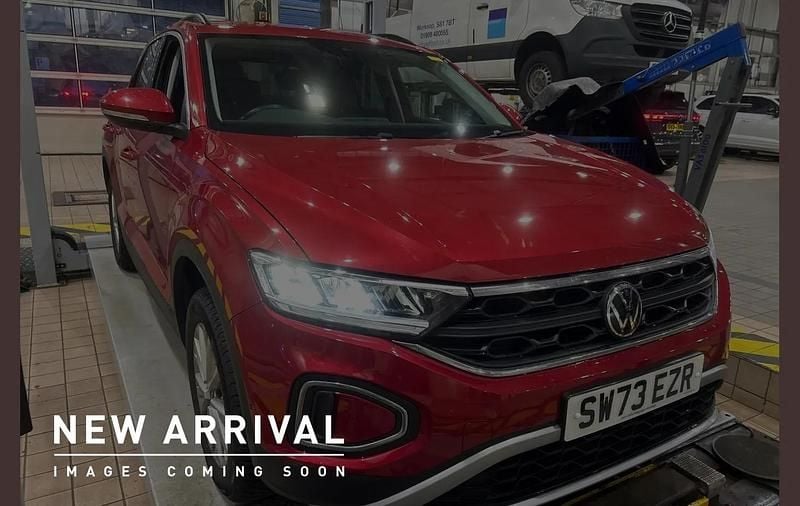 Used VW T-Roc Life 110 HP (80 kW) 2023 Red SUV