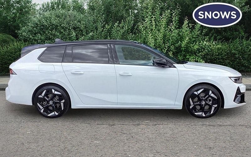 Used Vauxhall Astra GSe 225 HP (165 kW) 2023 White Estate