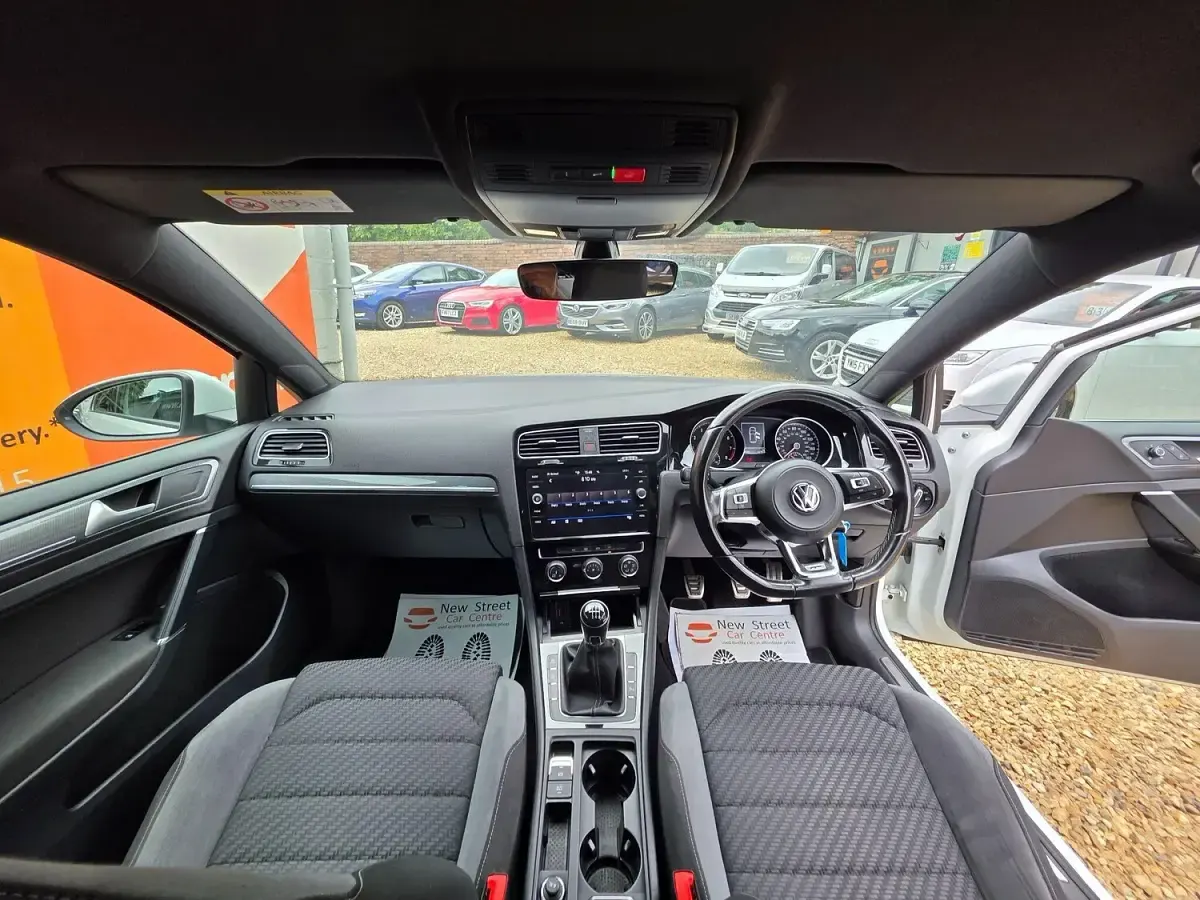 Used VW Golf VII R-line 150 HP (110 kW) 2019 White Hatchback