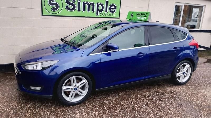 Used Ford Focus Zetec 120 HP (88 kW) 2016 Blue Hatchback
