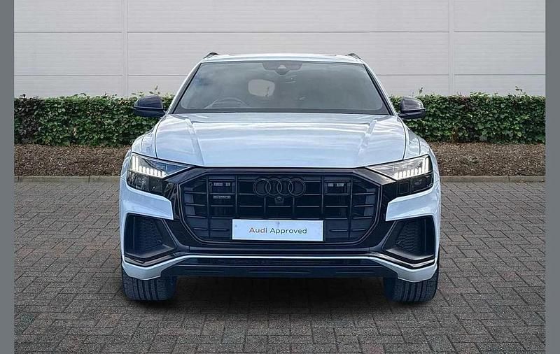 Used Audi Q8 Advanced 286 HP (210 kW) 2018 Glacier white metallic SUV