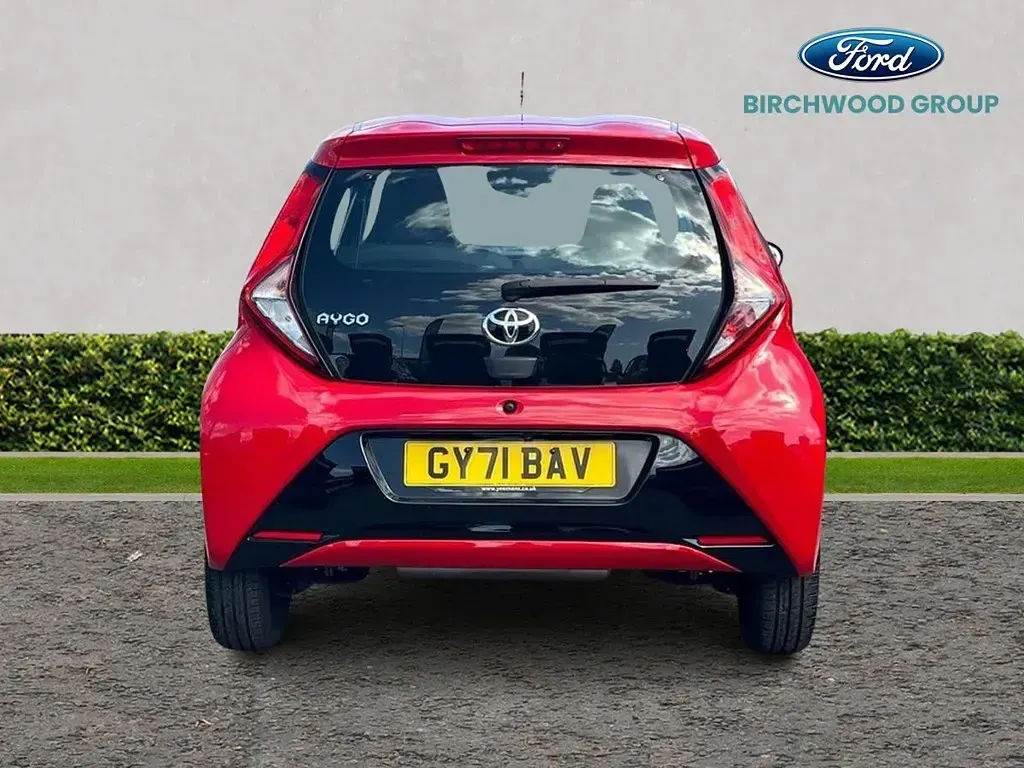 Used Toyota Aygo X-play 72 HP (52 kW) 2021 Red Hatchback