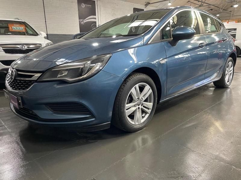 Second-hand Vauxhall Astra Design Edition 136 CP (100 kW) 2016 Albastru Hatchback