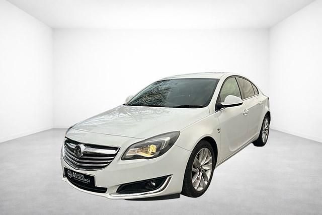 Used Vauxhall Insignia SRi 140 HP (102 kW) 2013 White Hatchback