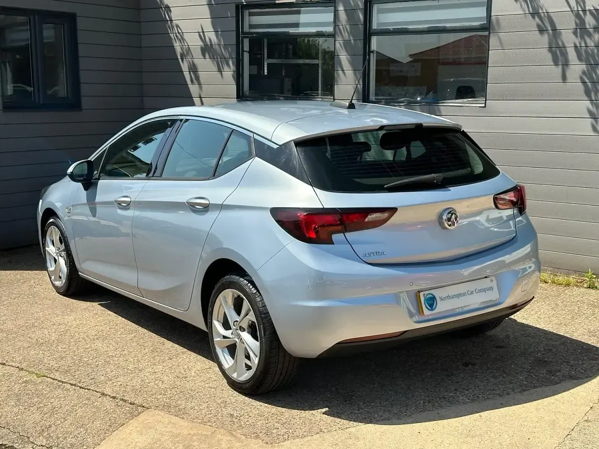 Used Vauxhall Astra SRi 2017 Silver Hatchback