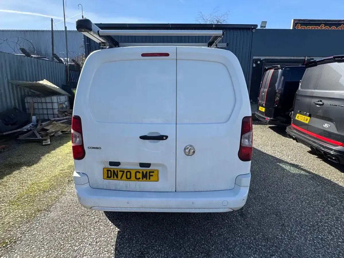 Gebraucht Vauxhall Combo Sportive 100 PS (73 kW) 2020 Weiß Van / Kleinbus