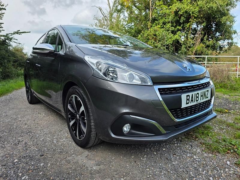 Used Peugeot 208 Allure Premium 82 HP (60 kW) 2018 Grey Hatchback