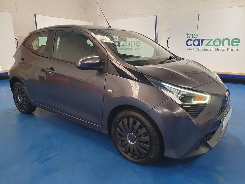 Used Toyota Aygo X-play 71 HP (52 kW) 2022 Grey Hatchback