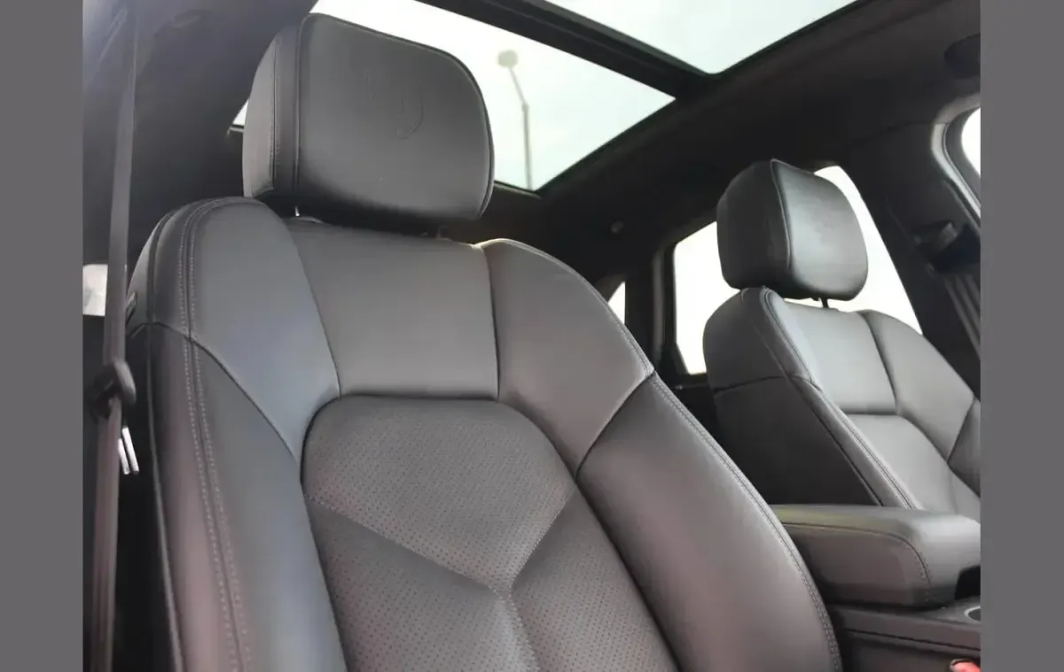 Used Porsche Macan 261 HP (191 kW) 2025 Blue SUV