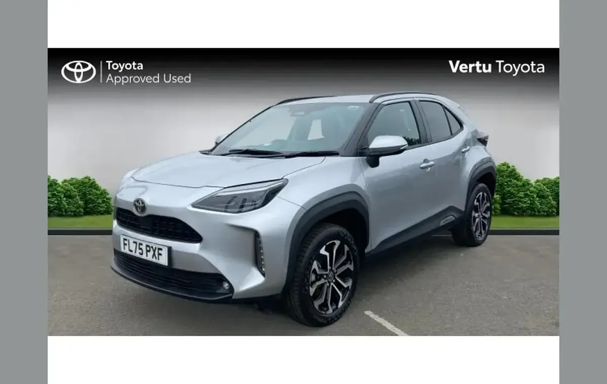 Used Toyota Yaris Cross Design 113 HP (83 kW) 2025 Silver SUV