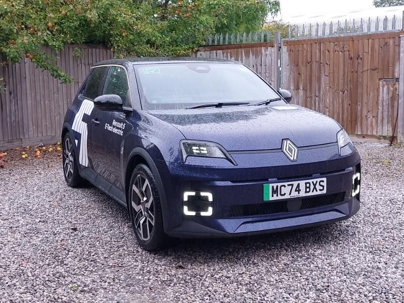 Blue New 2025 Renault R5 Komfort Hatchback | £25,498 (Fair price) - Image 1/4