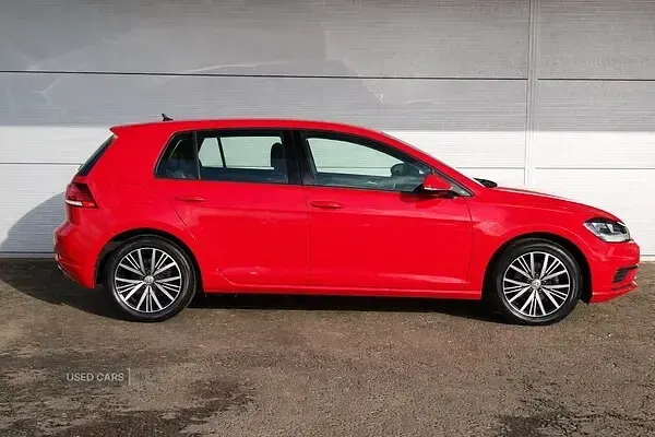 Used VW Golf VII SE 115 HP (84 kW) 2019 Red Hatchback