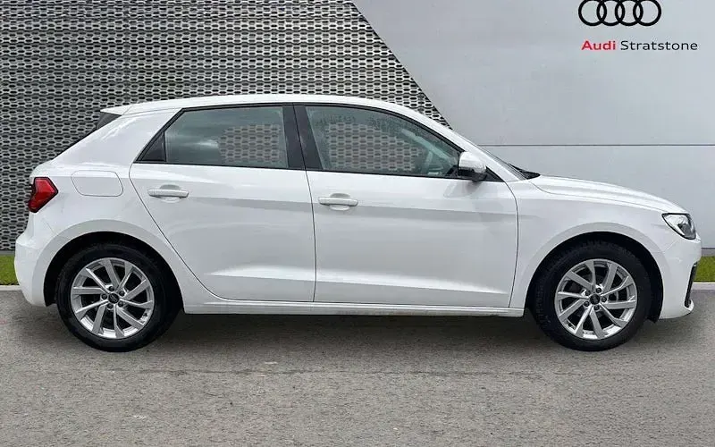 Used Audi A1 Sportback Sport 95 HP (69 kW) 2025 White Hatchback