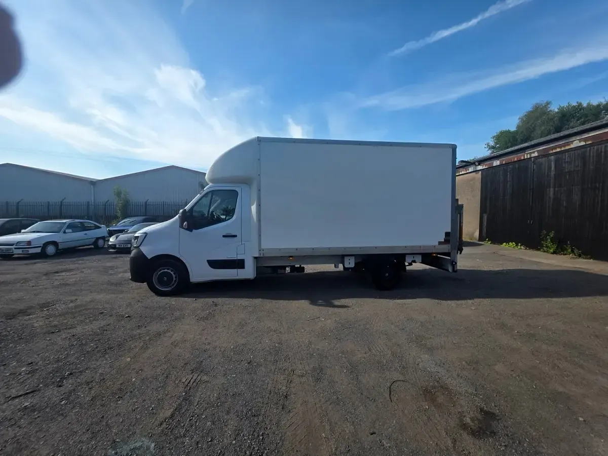 Used Renault Master Business 145 HP (106 kW) 2020 White MPV